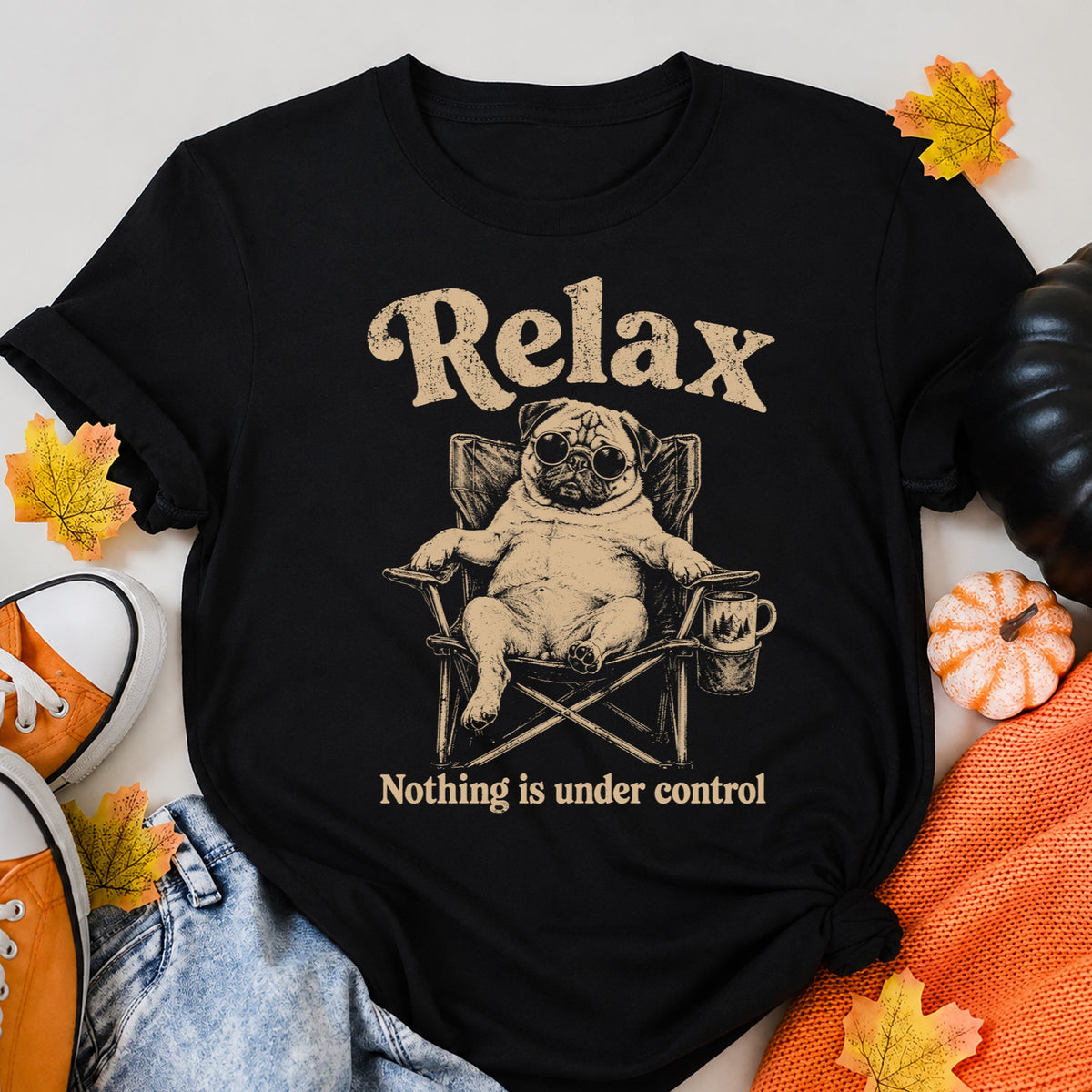 KAVENRO Relax Pug graphic T-shirt in black with funny lounging dog design